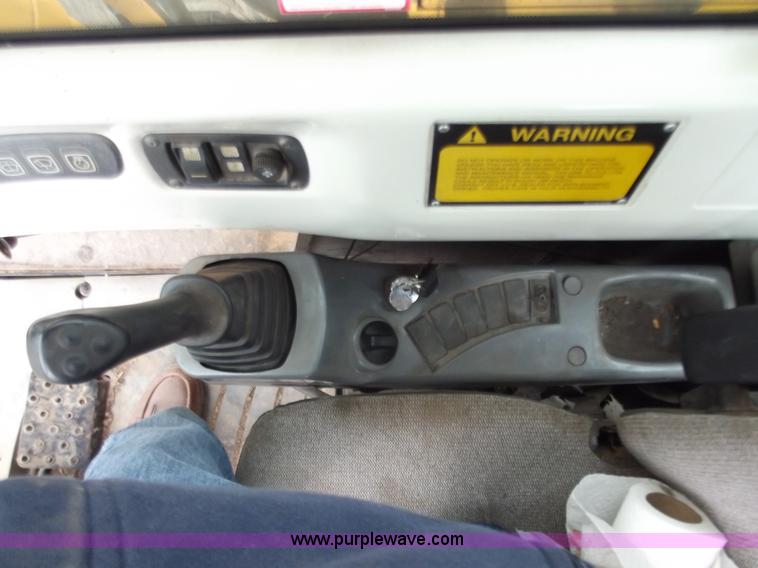 image for item B6286 2002 JCB JS220 excavator