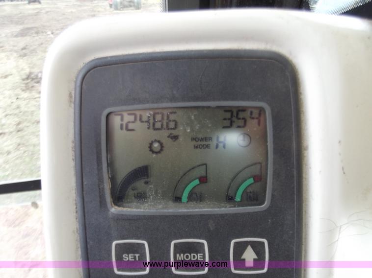 image for item B6286 2002 JCB JS220 excavator