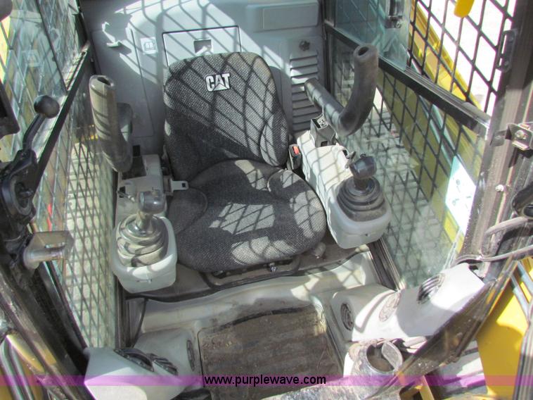 image for item B7145 2007 Caterpillar 287C skid loader