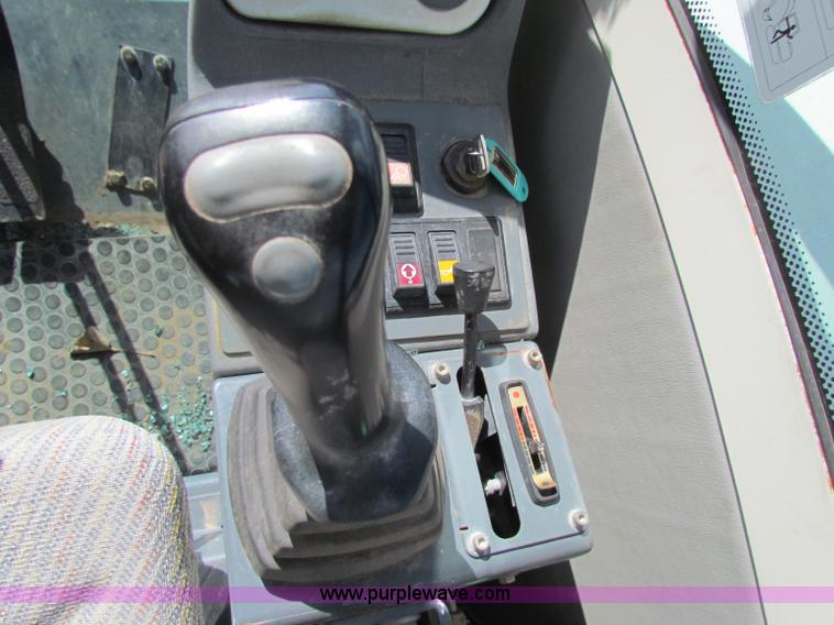 image for item B7146 2006 Terex TC125 excavator