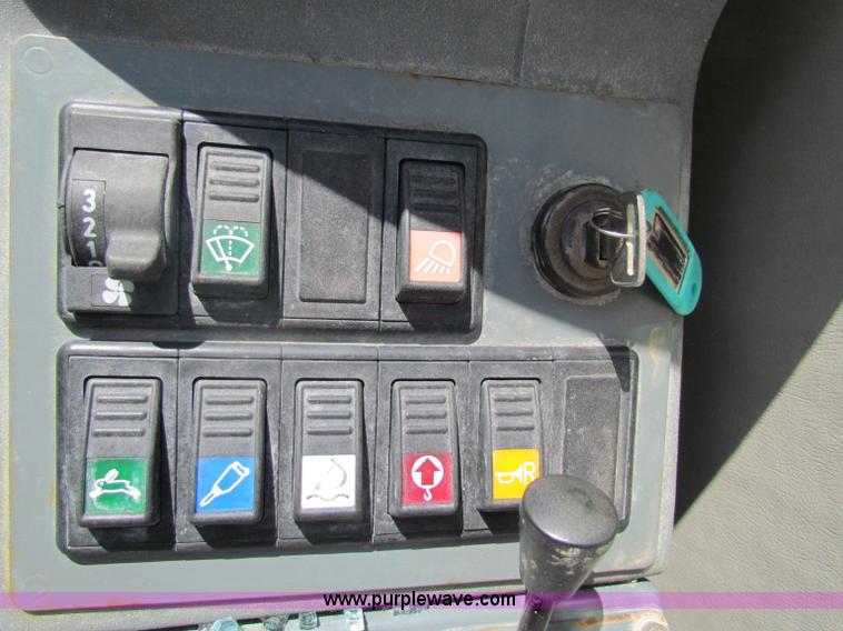 image for item B7146 2006 Terex TC125 excavator