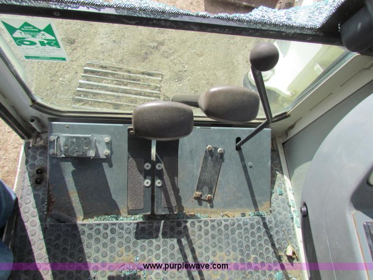 image for item B7146 2006 Terex TC125 excavator