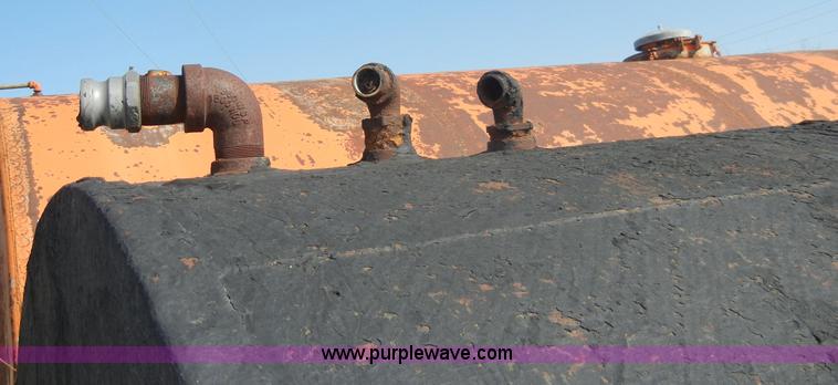 image for item C4063 Asphalt seal coating tank with agitator