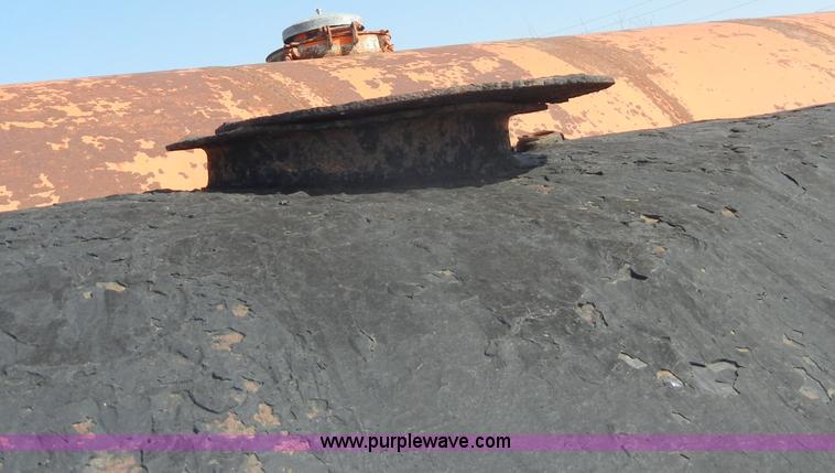 image for item C4063 Asphalt seal coating tank with agitator