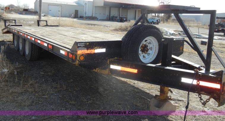 image for item C4064 2000 Redi Haul 20' triple axle flatbed trailer