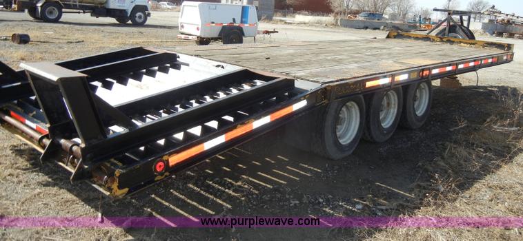 image for item C4064 2000 Redi Haul 20' triple axle flatbed trailer