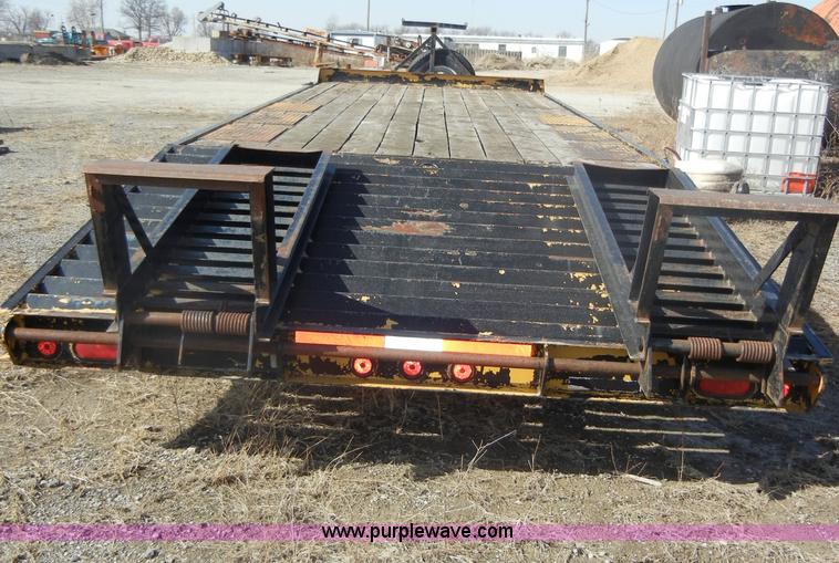 image for item C4064 2000 Redi Haul 20' triple axle flatbed trailer