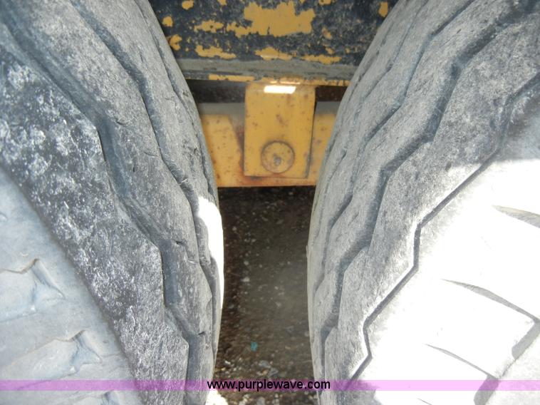 image for item C4064 2000 Redi Haul 20' triple axle flatbed trailer