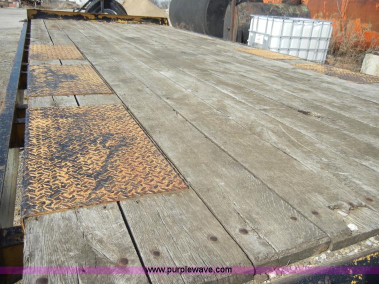 image for item C4064 2000 Redi Haul 20' triple axle flatbed trailer