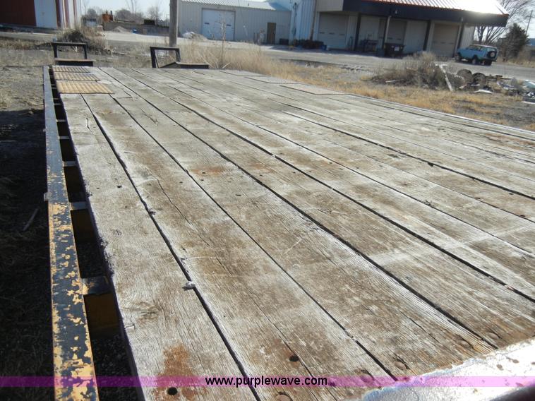 image for item C4064 2000 Redi Haul 20' triple axle flatbed trailer