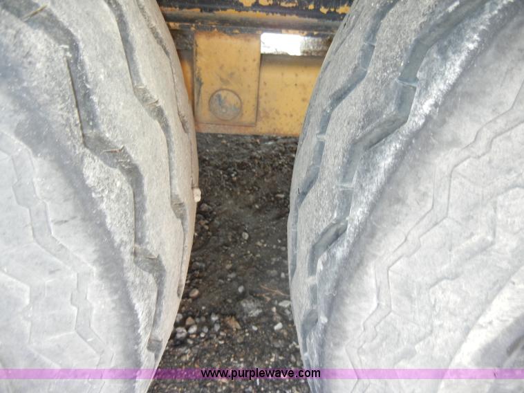 image for item C4064 2000 Redi Haul 20' triple axle flatbed trailer