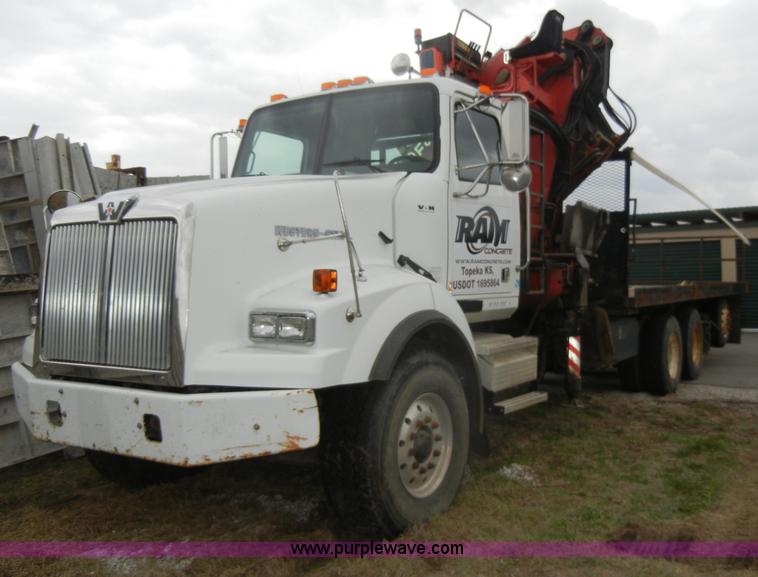 image for item C4207 2004 Western Star 4900SA crane truck