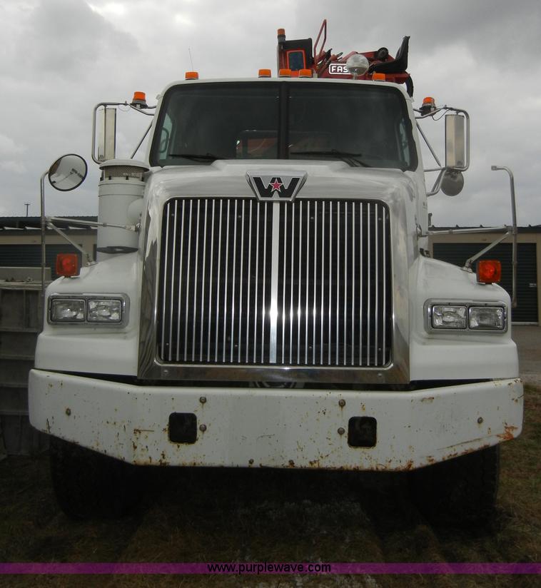 image for item C4207 2004 Western Star 4900SA crane truck
