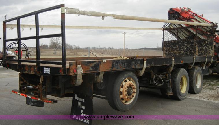 image for item C4207 2004 Western Star 4900SA crane truck