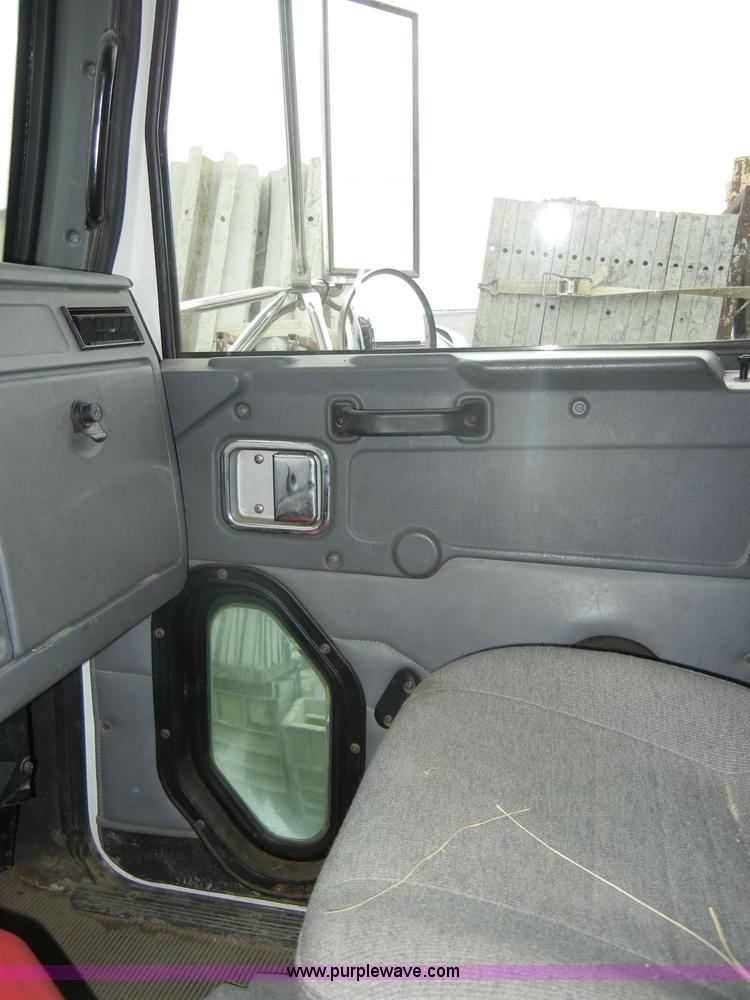 image for item C4207 2004 Western Star 4900SA crane truck