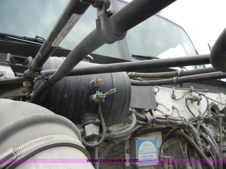 image for item C4207 2004 Western Star 4900SA crane truck