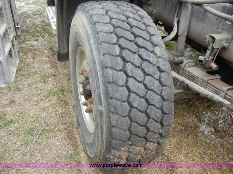 image for item C4207 2004 Western Star 4900SA crane truck