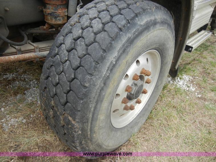 image for item C4207 2004 Western Star 4900SA crane truck