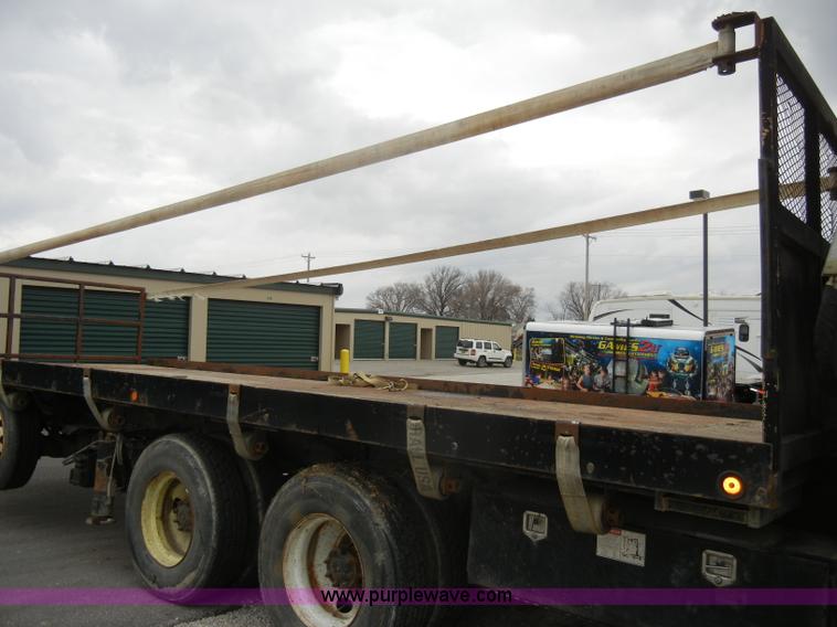 image for item C4207 2004 Western Star 4900SA crane truck