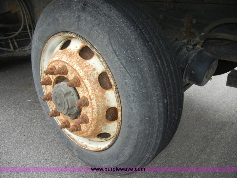 image for item C4207 2004 Western Star 4900SA crane truck