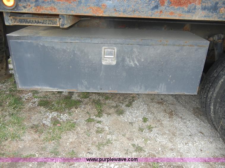 image for item C4207 2004 Western Star 4900SA crane truck