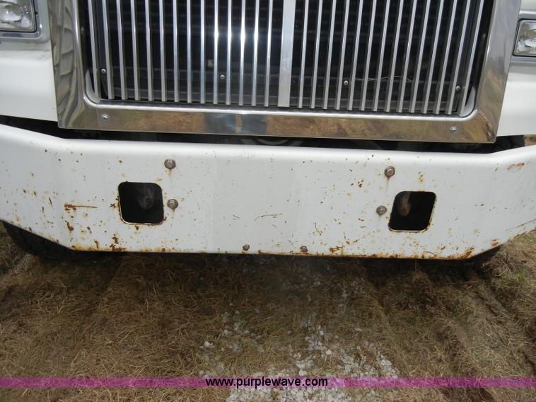 image for item C4207 2004 Western Star 4900SA crane truck