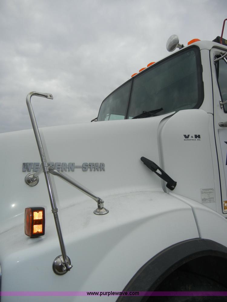 image for item C4207 2004 Western Star 4900SA crane truck