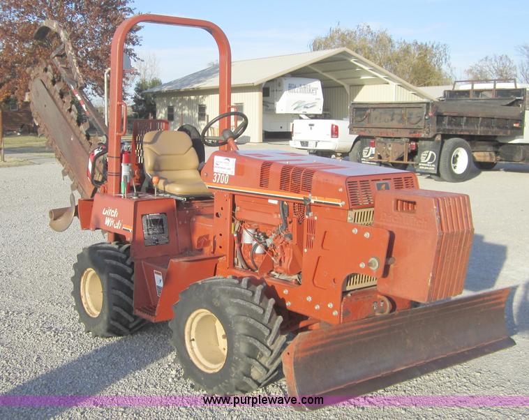 image for item C5218 2004 Ditch Witch 3700DD trencher