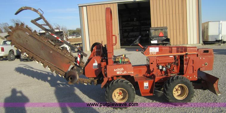image for item C5218 2004 Ditch Witch 3700DD trencher