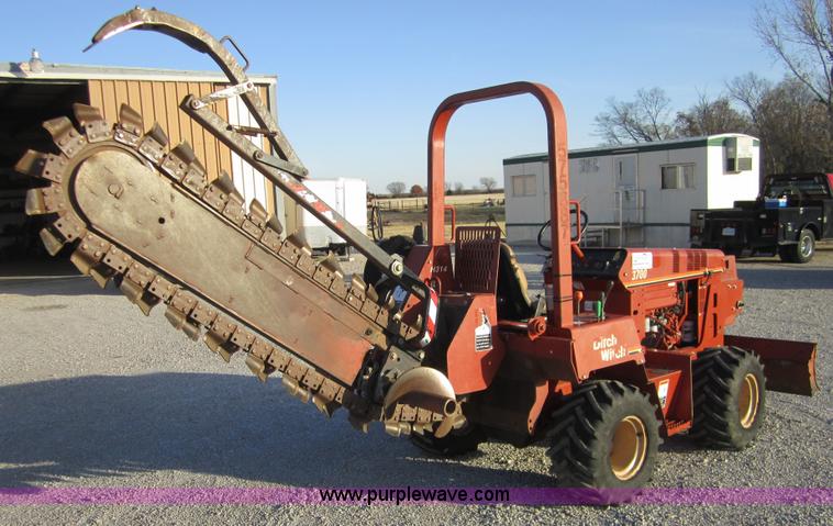 image for item C5218 2004 Ditch Witch 3700DD trencher