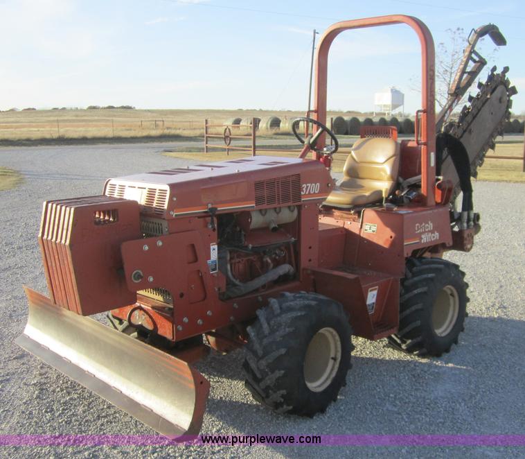 image for item C5218 2004 Ditch Witch 3700DD trencher