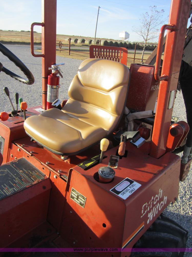 image for item C5218 2004 Ditch Witch 3700DD trencher