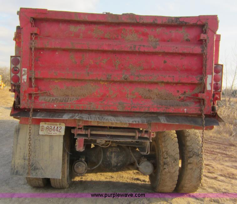 image for item C5346 1992 International 4900 dump truck