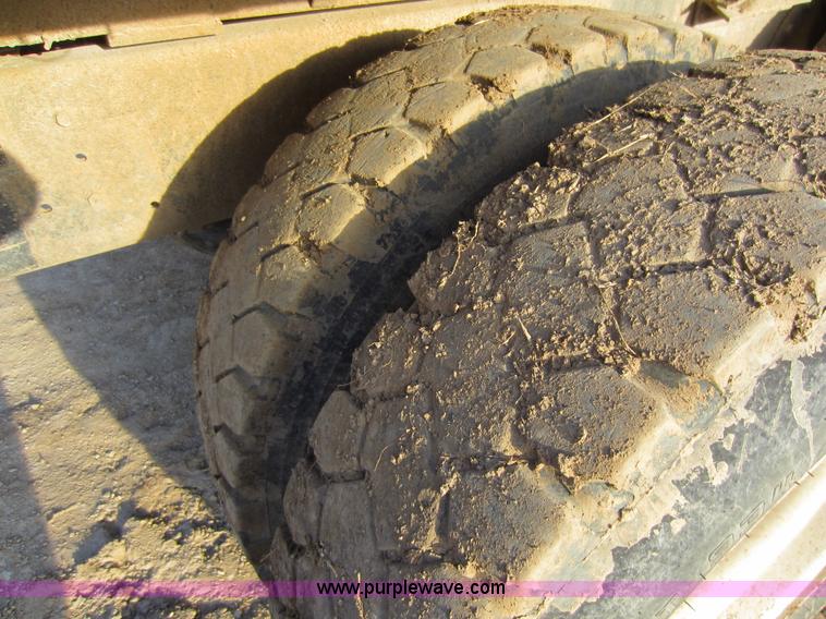 image for item C5346 1992 International 4900 dump truck