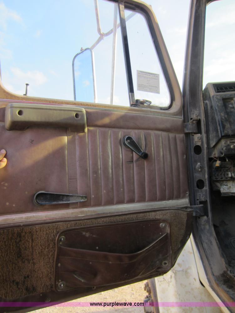 image for item C5346 1992 International 4900 dump truck