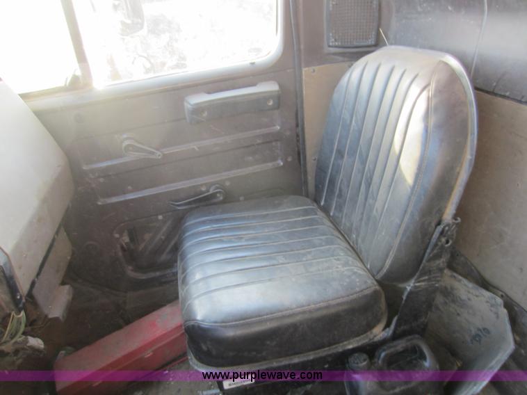 image for item C5346 1992 International 4900 dump truck