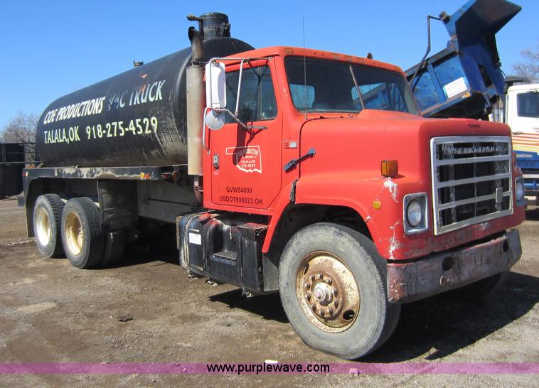 image for item C5357 1984 International F2275 vac truck