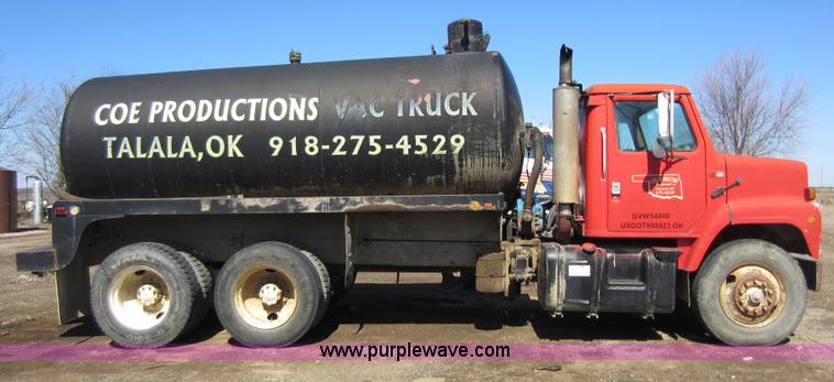 image for item C5357 1984 International F2275 vac truck