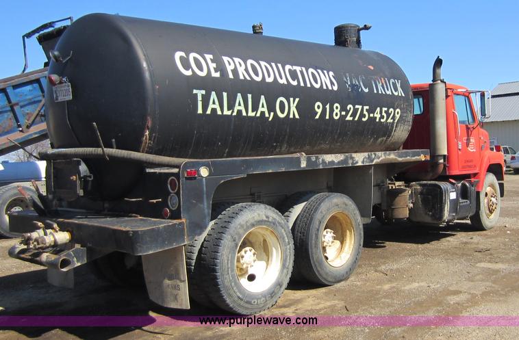 image for item C5357 1984 International F2275 vac truck