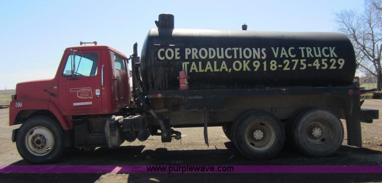 image for item C5357 1984 International F2275 vac truck