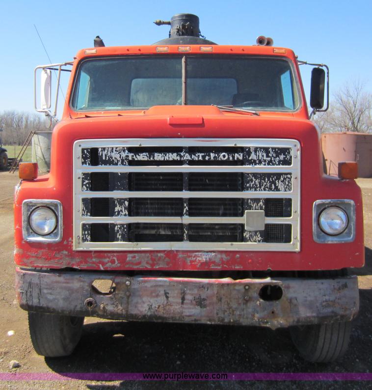 image for item C5357 1984 International F2275 vac truck