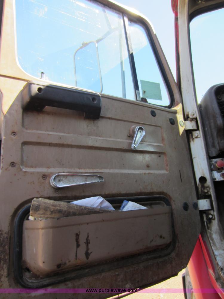 image for item C5357 1984 International F2275 vac truck