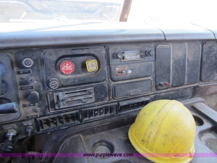 image for item C5357 1984 International F2275 vac truck