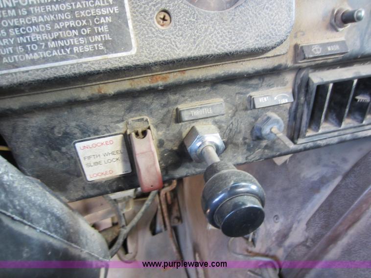 image for item C5357 1984 International F2275 vac truck