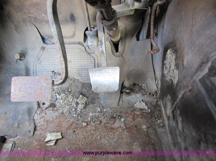 image for item C5357 1984 International F2275 vac truck