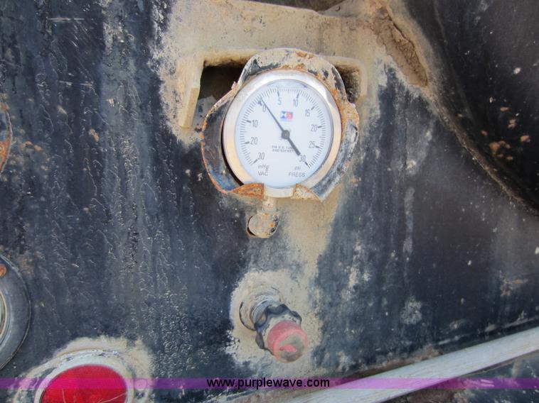 image for item C5357 1984 International F2275 vac truck