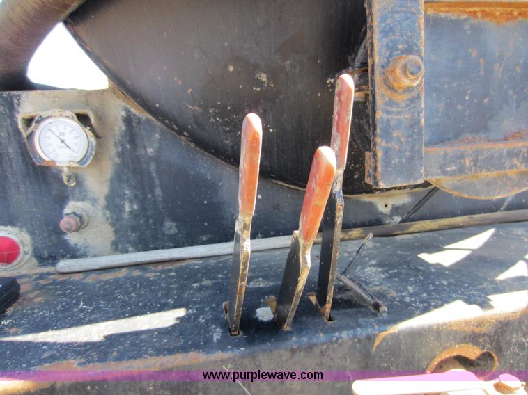 image for item C5357 1984 International F2275 vac truck