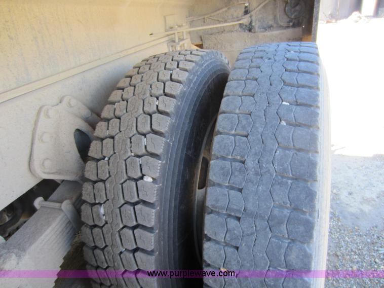 image for item C5357 1984 International F2275 vac truck