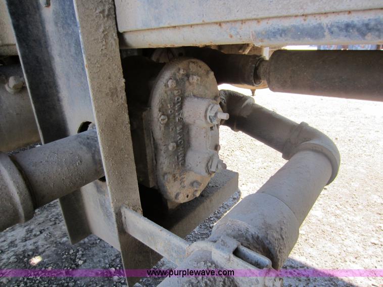 image for item C5357 1984 International F2275 vac truck