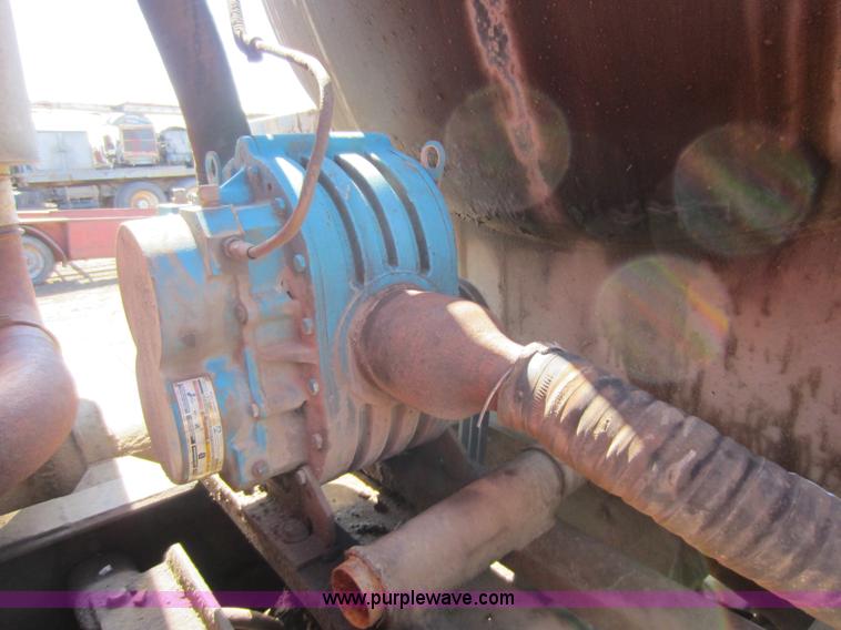 image for item C5357 1984 International F2275 vac truck